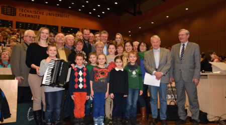 Grundschüler an der Universität